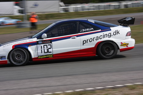 Honda Integra’en og Jakob Borum befandt sig godt på Ring Djursland.
(Foto: Olfert)